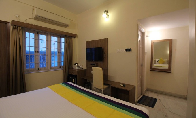 Salt Lake Bed & Breakfast | Deluxe AC Room at Anamitra Guest House #1