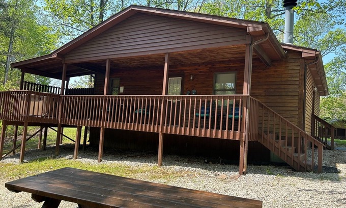 Eckerty Cabin | Deluxe Cabin 15 with HOT TUB Located on Patoka Lake in Southern Indiana