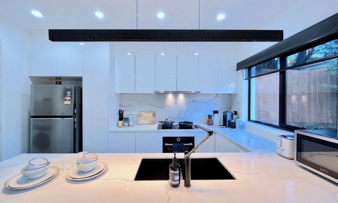 Ringwood House | Deluxe Contemporary Townhouse