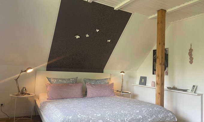 Osterholz-Scharmbeck Apartment | Deluxe double room with balcony - bed&breakfast Worpsweder Blick