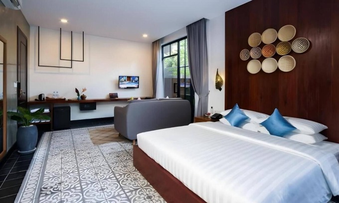 Wat Bo Area House | Deluxe Double Room with Patio or Balcony