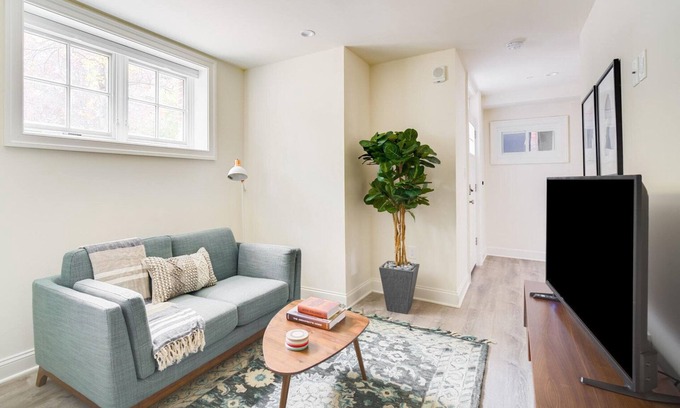 Dupont Circle Apartment | Deluxe Dupont Circle 1BR w/W/D, nr Nightlife & Baseball, by Blueground