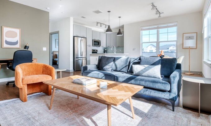 Knollwood On The Colorado River Apartment | Deluxe East Austin 2BR w/ Pool, Gym & W/D, nr nightlife, by Blueground