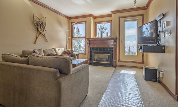 Silver Star Mountain Condo | Deluxe Grandview Condo with High Ceilings with Great Ski Access - Pet Friendly!