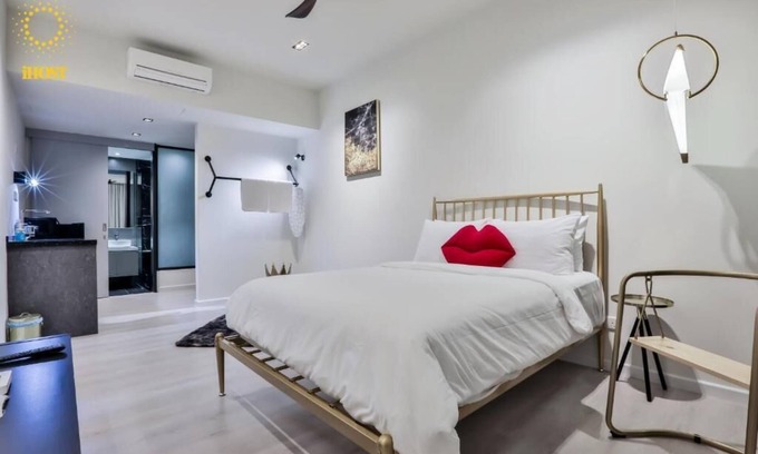 Malaysian Police Training Centre Apartment | Deluxe King Suite with Garden View 3