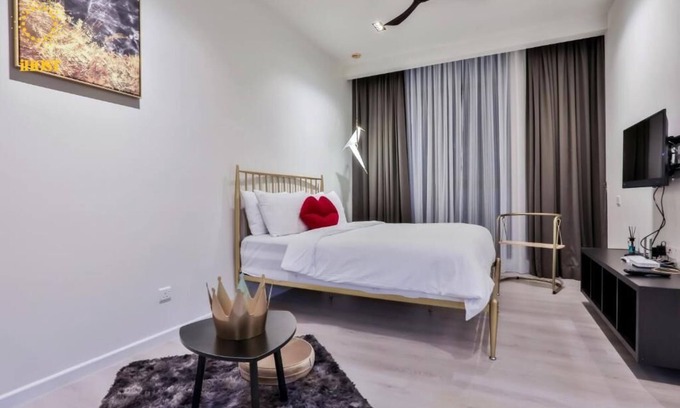 Malaysian Police Training Centre Apartment | Deluxe King Suite with Garden View 8