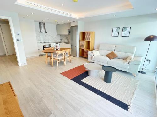 Gibraltar Apartment | Deluxe Marina View Seafront Gibraltar Stay