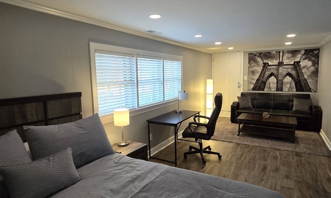 Northeast Raleigh House | Deluxe! New Apt Loft Near Downtown – Ready for Families and Business Travelers.