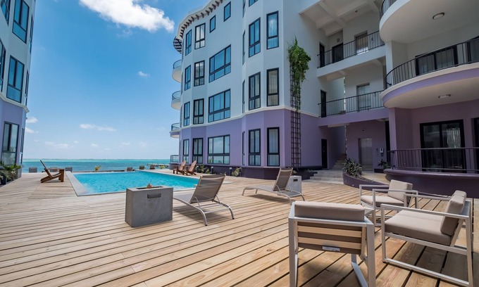 San Pedro Condo | Deluxe Ocean View Suites D2- Pool/Jacuzzi/heart of Town