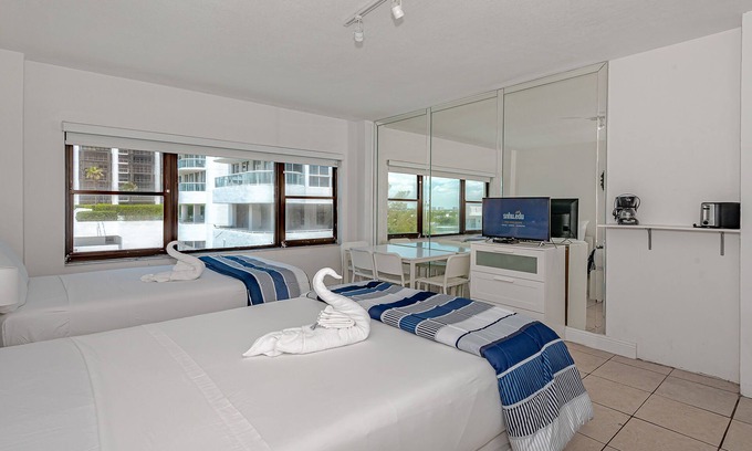Mid Beach Apartment | Deluxe studio on the 7th floor