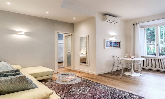 Ripa Apartment | DELUXE SUITE extra king size bed, perfect location Rome center