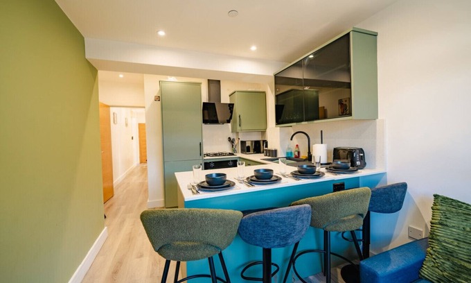 Cathays Apartment | Deluxe Two Bedroom Apartment