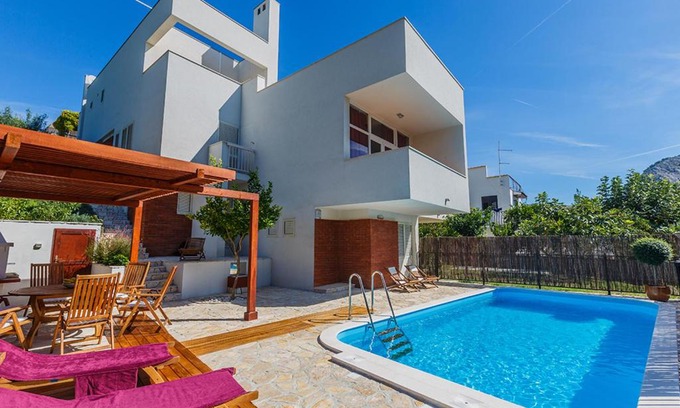 Split Apartment | Deluxe Villa Apartment