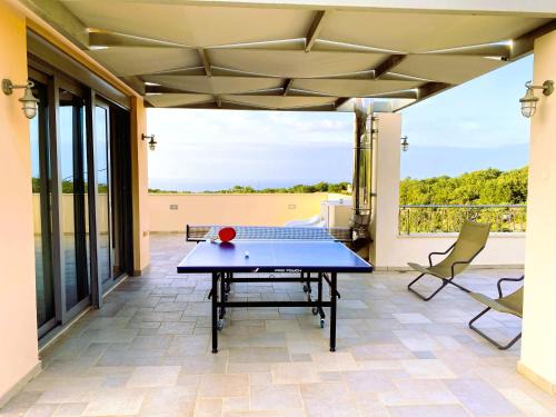 Atsipópoulon Villa | Deluxe Villa Ianthos - Outdoor Hot Tub & Kids Pool