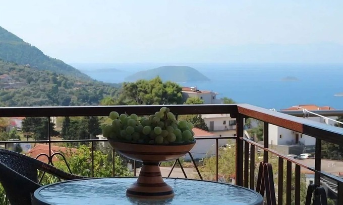 Glossa House | Demie and George House with stunning view