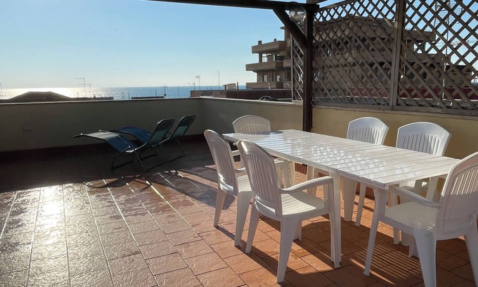 Passo Oscuro Apartment | Demyhouse Passoscuro, Roman shoreline within walking distance of the beach