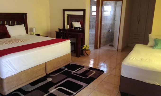 Francistown House | DEN VIEW GUESTHOUSE