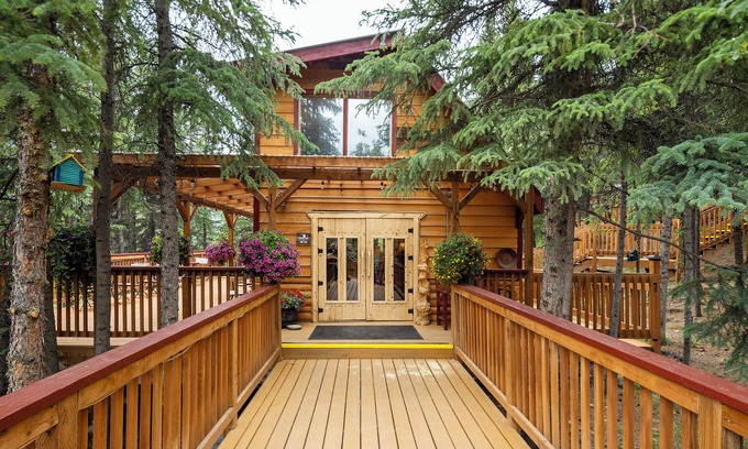 Denali National Park Hotel | Denali Crow's Nest Cabins