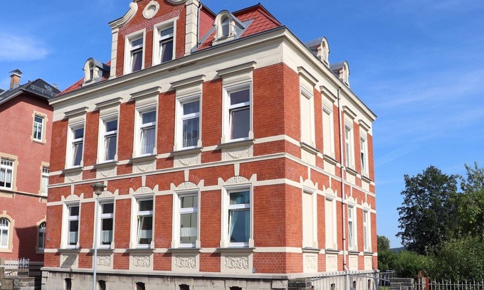 Treuen House | Denkmalgeschützte Villa mit Heimkino, Sauna