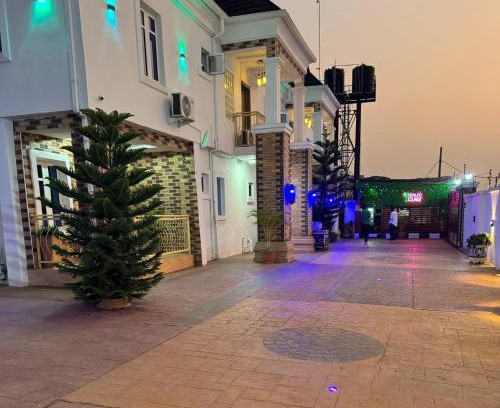 Ishara Hotel | Denver Luxury Suites, Sagamu