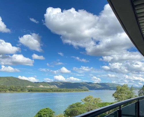 Villa Parque Siquiman Apartment | Departamento con vista al lago en Veneto Village