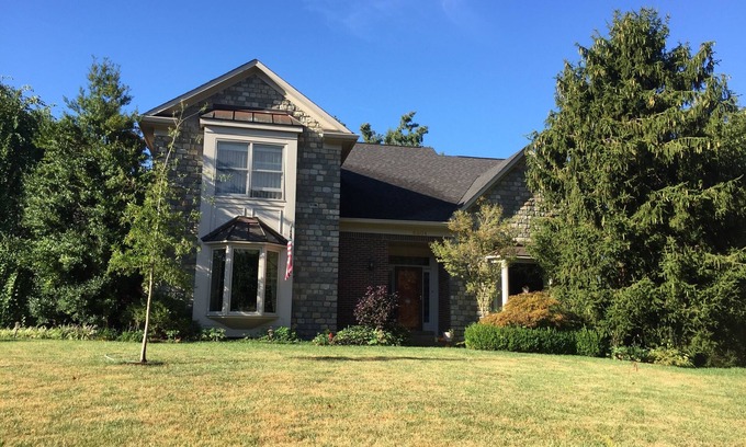 Buechel House | Derby Destination (20 Minutes to Churchill Downs): Lovely House and Garden