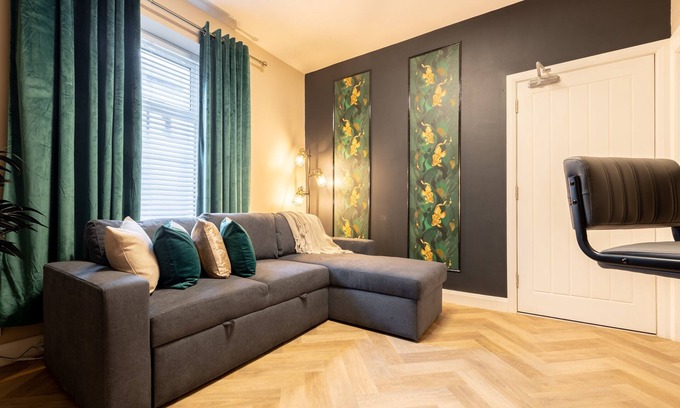Londonderry Apartment | Derry City, Northern Ireland - Violet Suite Apartments (B), 4 Guests (1 Apartment) or 8 Guests (2 Ap