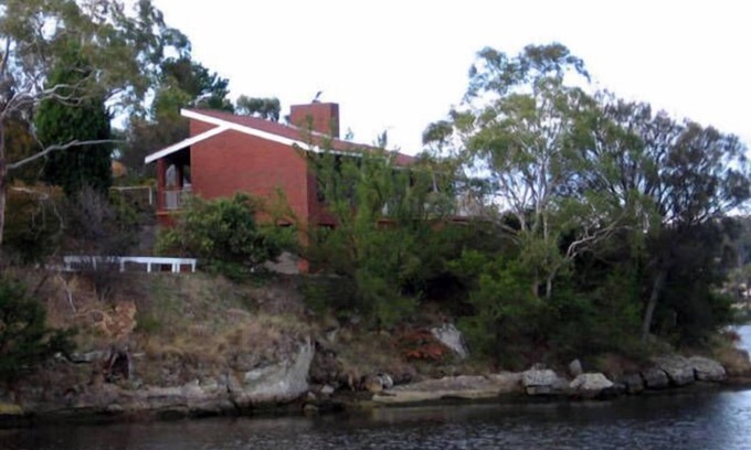 Austins Ferry House | Derwent Retreat (12 Austins Ferry Road)