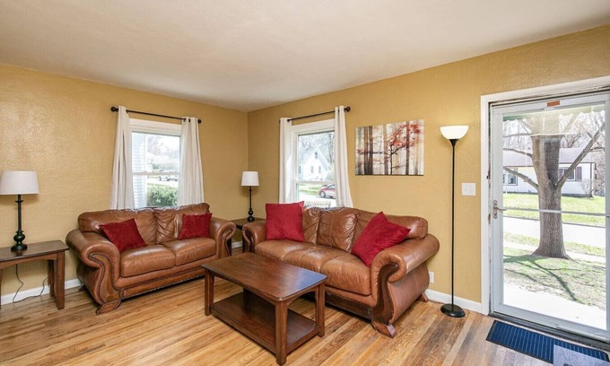 Urbandale House | Des Moines Relaxing Haven Getaway
