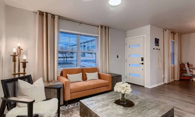 Georgetown House | Desert Primrose @ 808B-Walk to the Square!