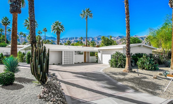 Magnesia Falls Cove House | 'Desert Tones' mid-century modern pool and spa home with lots of amenities!