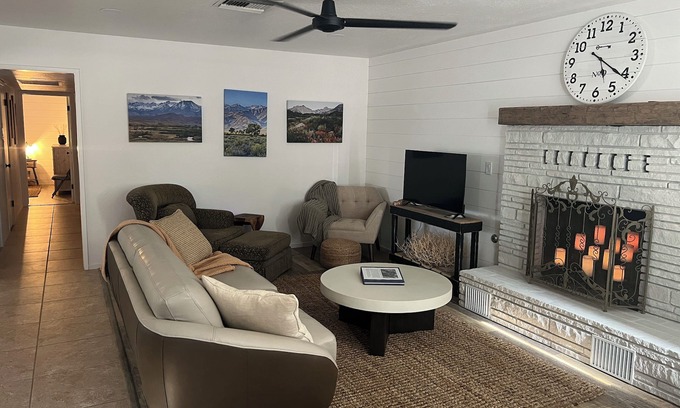 Ridgecrest House | Desert Villa Oasis - Gateway to the Eastern Sierras, Death Valley, and Yosemiten
