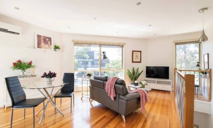 Glenroy Apartment | Design/bright/cosy townhouse between airport &city
