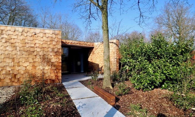 Den Hout House | Design holiday home on estate Bergvliet with hot tub in the Brabant forests between Breda and Oosterhout.