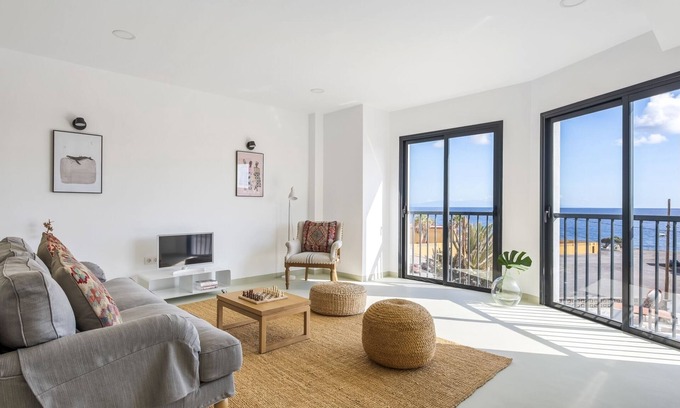 Los Gavilanes Villa | Design house with roof terrace & ocean views