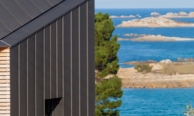 Trevou-Treguignec House | Designer accommodation with magnificent sea views, 100 m from the beach!