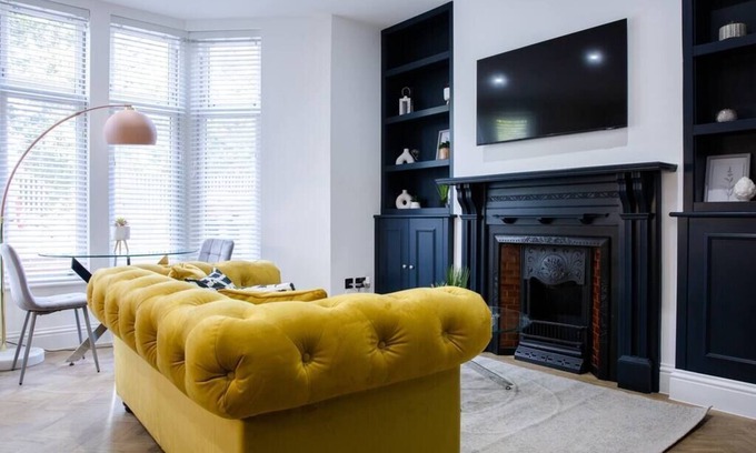 Canton Apartment | Designer Cardiff Apartment with Free Parking