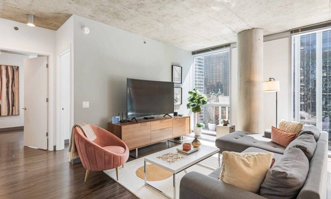 Downtown Chicago Apartment | Designer Combo: The Loop 2x 3BR, Group Stay, Views