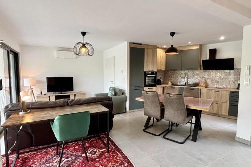 Eckbolsheim Apartment | Designer flat with lovely terrace!