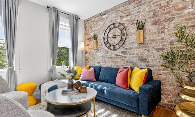Central Square Apartment | Designer Home 3BR 2Bath Harvard MIT Vintage/Modern retreat