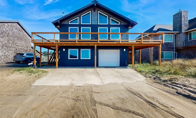Kiwanda Shores House | Designer home with stunning ocean & sunset views, steps to beach - dog-friendly