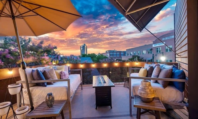 Central East Austin Condo | Designer Penthouse Suite, East Downtown Austin
