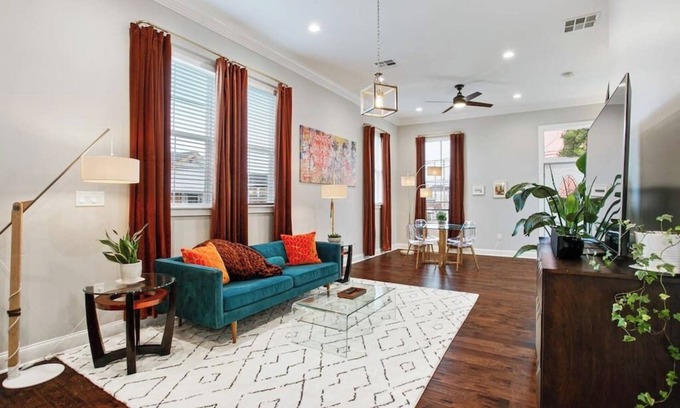 Milan House | Designer's Dream! 3 bed/2.5 bath