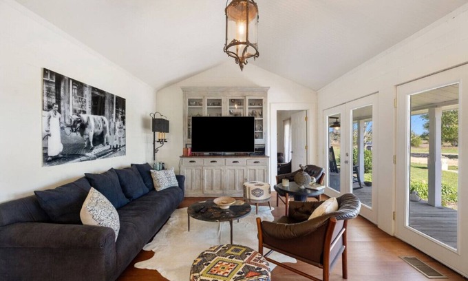Warrenton House | Designory Round Top home, scenic views & pond!