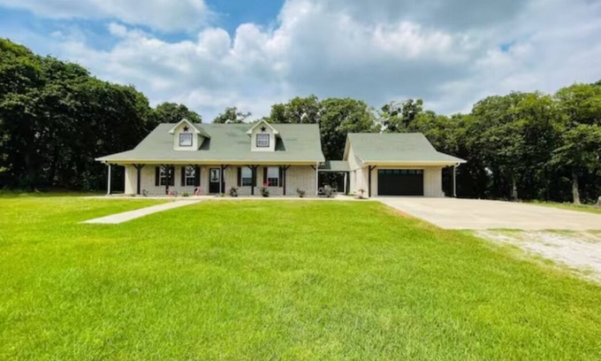 Pilot Point House | Destin Ranch | Vacation House | Wedding Venue