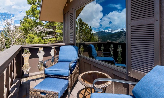 Windcliff Estates House | Destiny Vacation Home At Windcliff 3 Bedroom Home by RedAwning