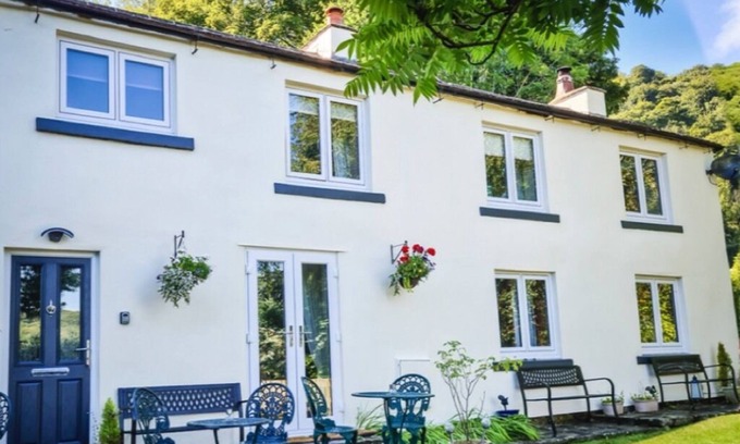 Matlock Bath Cottage | Detached, 6 bedroomed cottage in Matlock Bath, on the edge of the Peak District