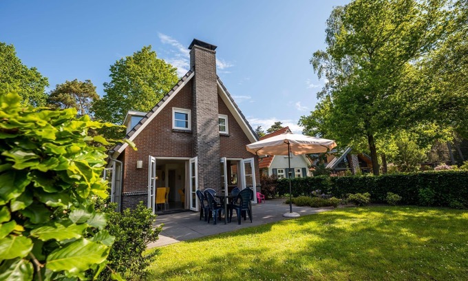 Lochem House | Detached bungalow on the water with 4 bedrooms