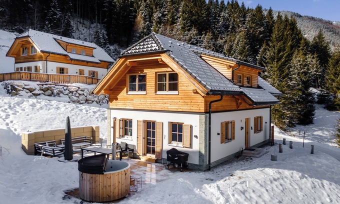Donnersbachwald Ski Chalet | Detached chalet with sauna, hottub & loungeset