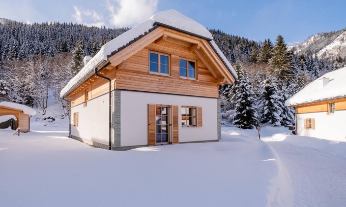 Donnersbachwald Ski Chalet | Detached chalet with Finnish sauna